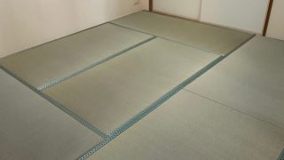 足立区中川、ザ・レジデンス東京イーストで2019年に国産畳で表替えをされたお客様、５年後の今年に畳の裏返しをさせていただきました。